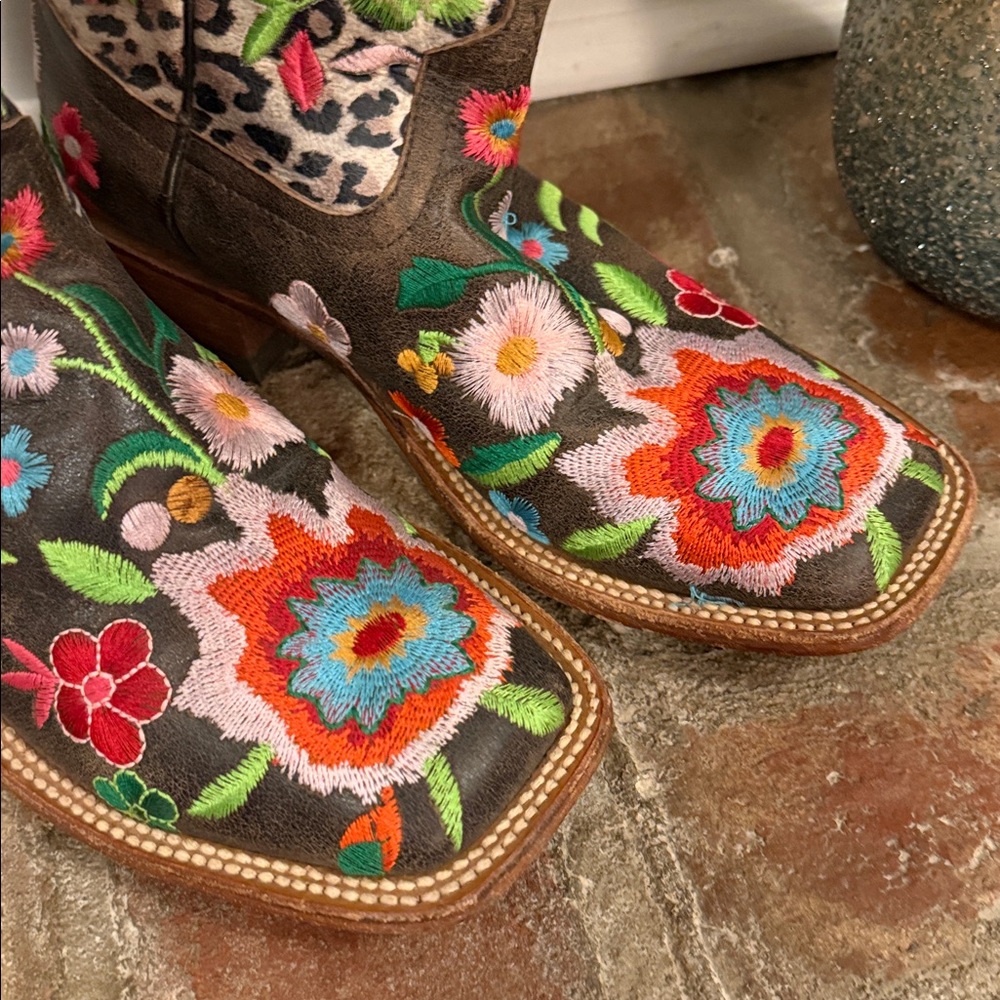 ⭐️Macie Bean Smokey & The Bandit Embroidered Leather Boots⭐️ - Picture 3 of 8